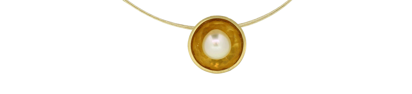Perlen-Anhänger in Gold mit Diamanten